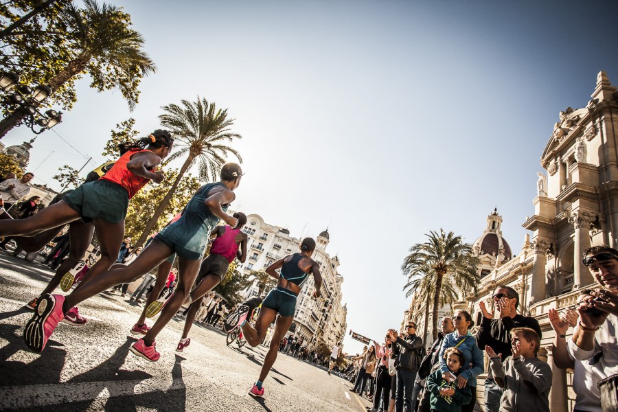 Fotografia deportiva running del Maratón de Valencia Trinidad Alfonso 2014