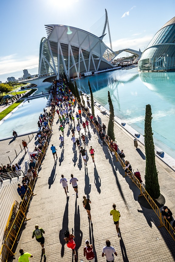 Fotografia deportiva running de la Maraton Valencia Divina Pastora 2013