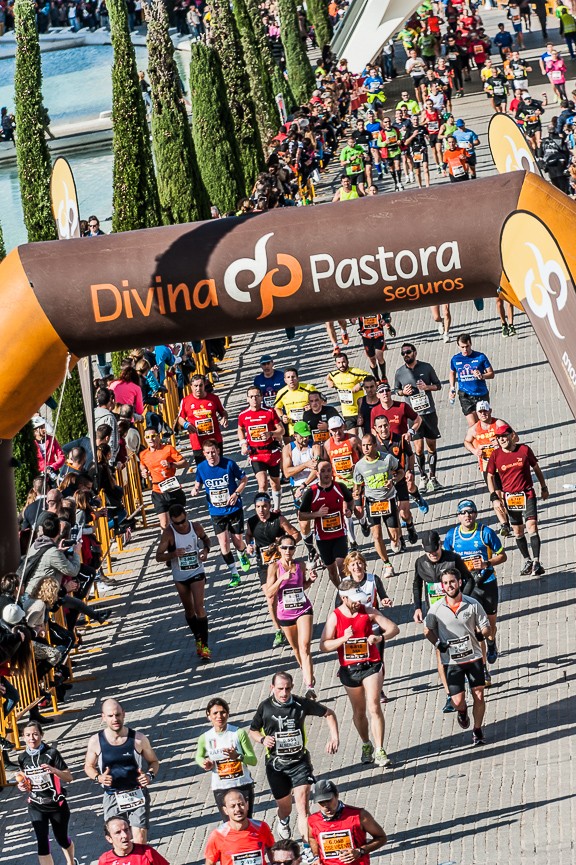 Fotografia deportiva running de la Maraton Valencia Divina Pastora 2013